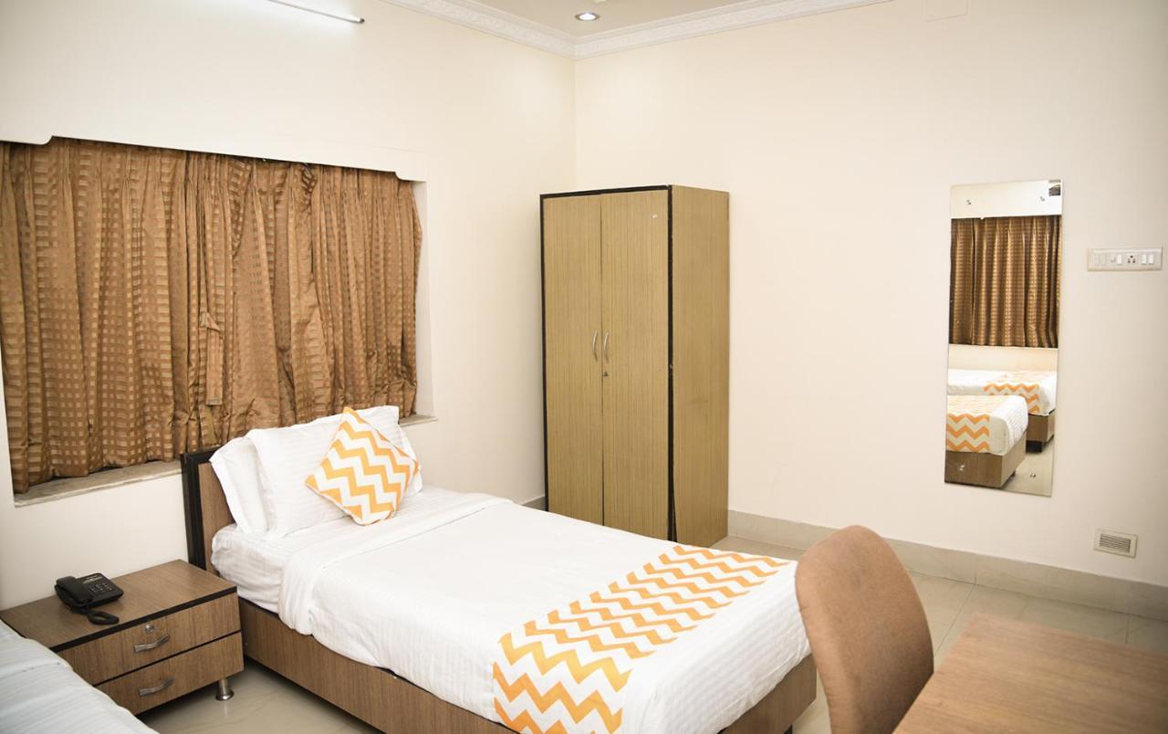 Hotel Crossroads Kalkutta Exterior foto